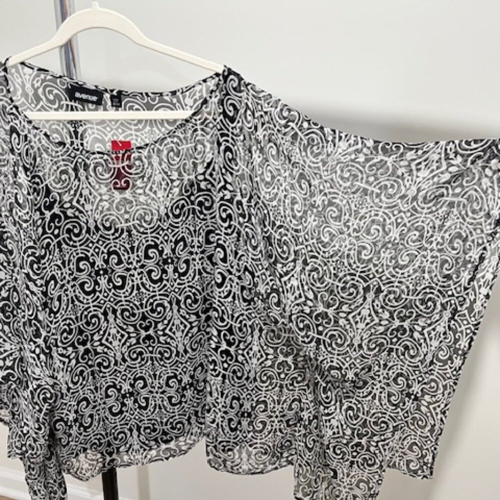Monochrome Grace Sheer Top - Picture 6 of 7